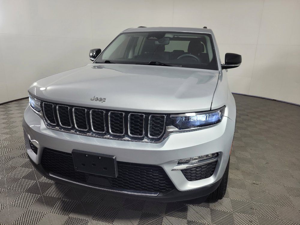 Used 2023 Jeep Grand Cherokee Limited AWD/4WD image 15