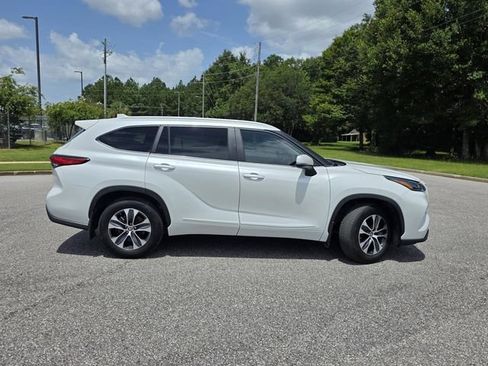 Used 2023 Toyota Highlander XLE FWD image 38