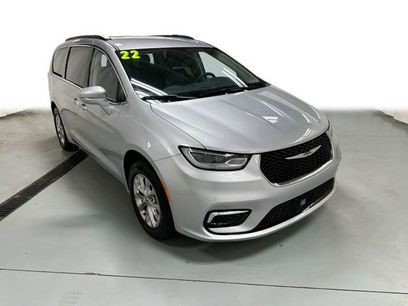 Used 2022 Chrysler Pacifica Touring-L