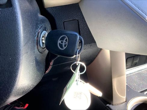 Used 2015 Toyota RAV4 LE image 10