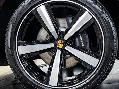 Certified 2025 Porsche Macan image 24