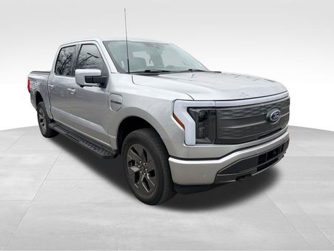 Used 2023 Ford F150 Lightning Lariat image 3