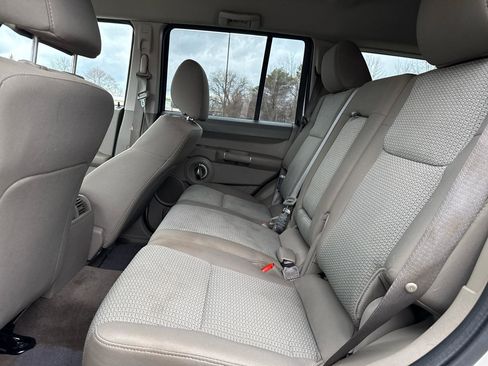 Used 2009 Jeep Commander Sport image 16