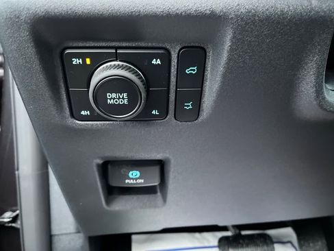 New 2026 Ford Expedition Active image 32