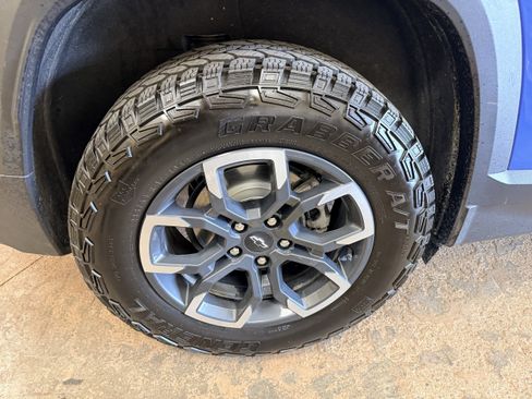 Used 2025 Chevrolet Equinox ACTIV w/ Safety and Technology Package FWD image 32
