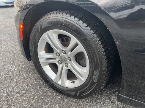 Used 2018 Dodge Charger SXT image 37