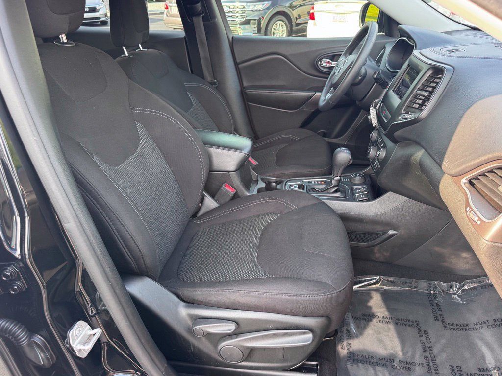 Used 2019 Jeep Cherokee Latitude w/ Popular Appearance Group AWD/4WD image 21