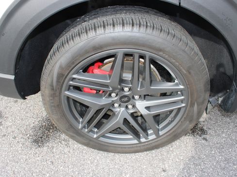 Used 2025 Ford Explorer ST image 12