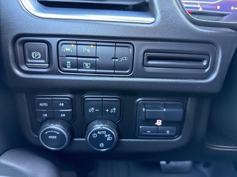 Used 2022 Chevrolet Suburban RST w/ Sport Performance Package AWD/4WD image 36