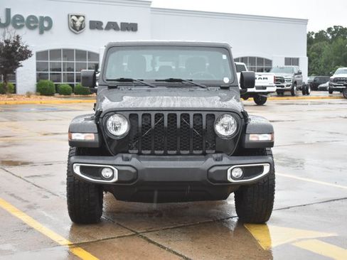 Used 2021 Jeep Gladiator Sport AWD/4WD image 2