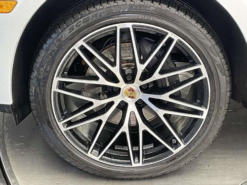 Used 2023 Porsche Macan image 11