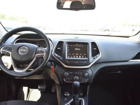 Used 2015 Jeep Cherokee Latitude w/ Cold Weather Group AWD/4WD image 36