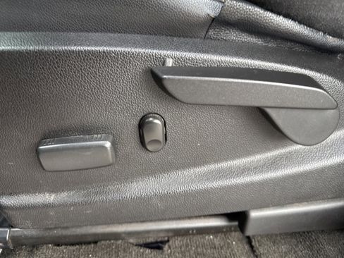 Used 2015 Chevrolet Colorado Z71 image 38