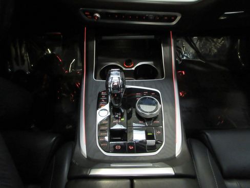 Used 2020 BMW X7 M50i image 38