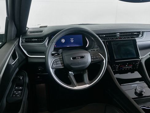 Used 2024 Jeep Grand Cherokee L Laredo image 18