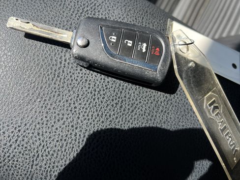 Used 2018 Toyota Camry SE image 31