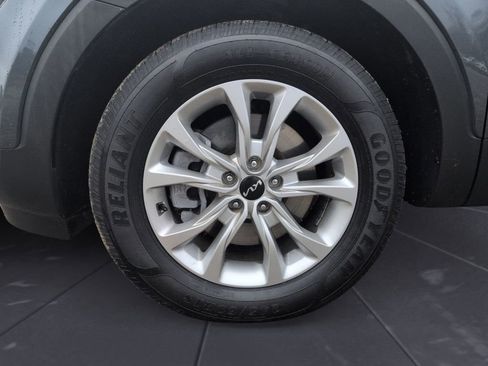 Used 2022 Kia Telluride LX image 24