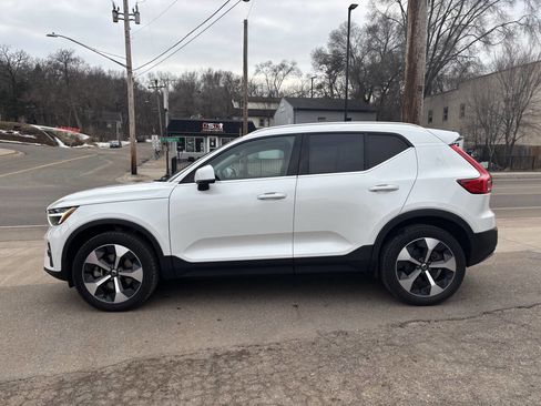 Used 2023 Volvo XC40 B5 Plus w/ Driver Assist Package image 4