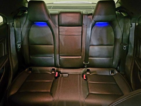 Used 2018 Mercedes-Benz CLA 250 4MATIC image 35