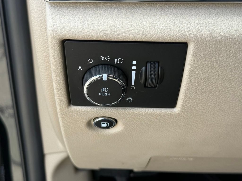 Used 2021 Jeep Grand Cherokee Limited AWD/4WD image 33