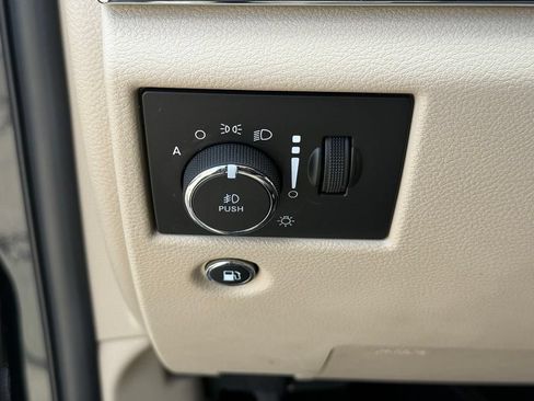 Used 2021 Jeep Grand Cherokee Limited AWD/4WD image 33
