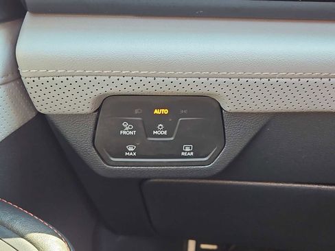 Used 2024 Volkswagen Atlas Peak Edition SE AWD/4WD image 20