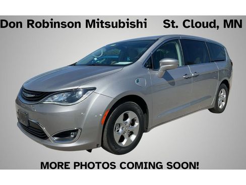 Used 2017 Chrysler Pacifica Touring Plus FWD image 1