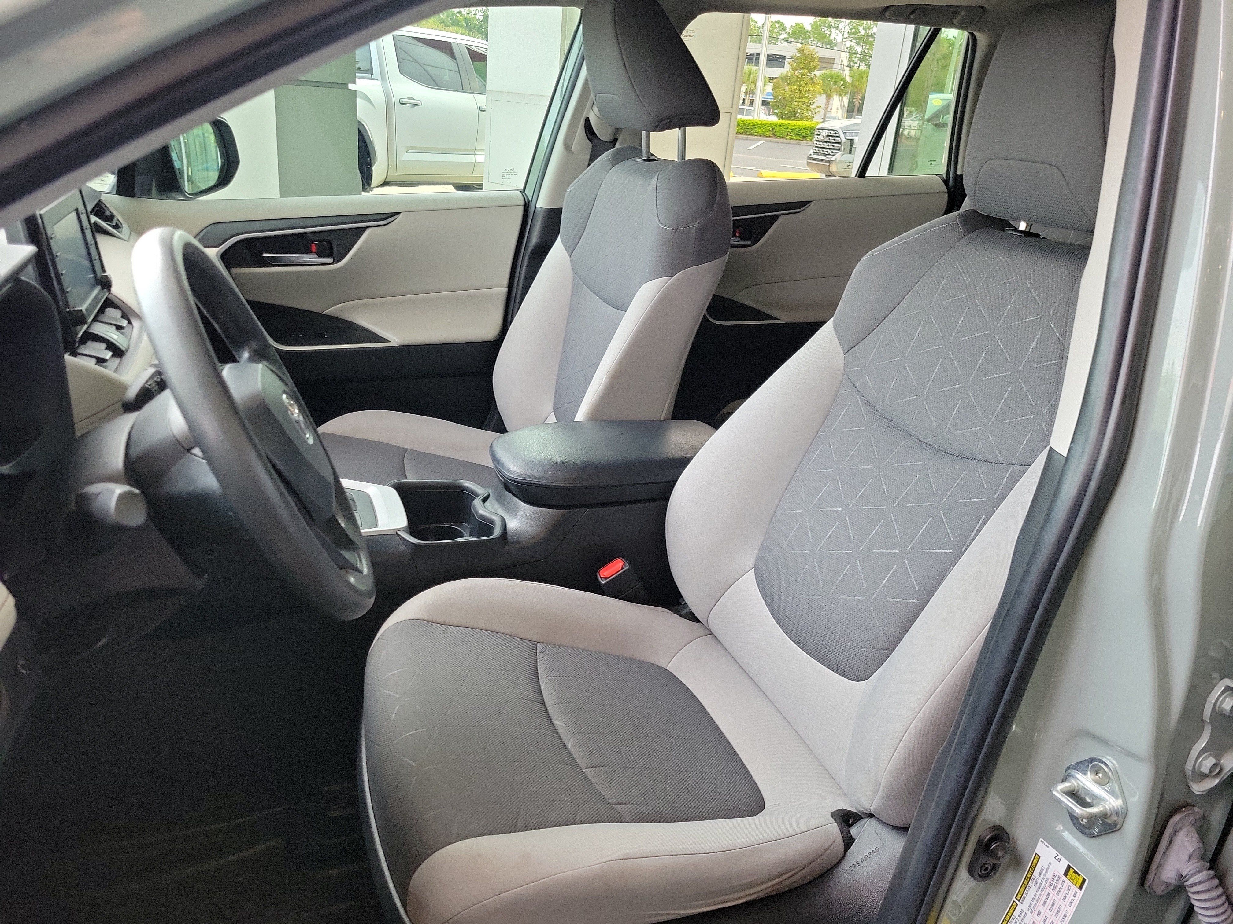 Used 2022 Toyota RAV4 XLE w/ Convenience Package FWD image 13