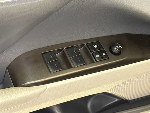Used 2023 Toyota Camry LE image 18