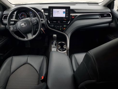 Used 2024 Toyota Camry SE image 14