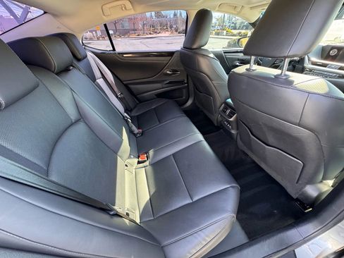 Used 2020 Lexus ES 300h w/ Premium Package image 14