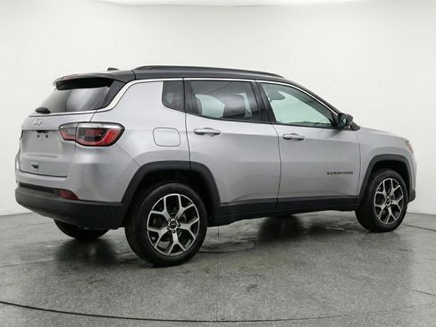 Used 2025 Jeep Compass Limited image 7