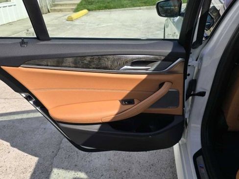 Used 2022 BMW 540i xDrive w/ M Sport Package image 30