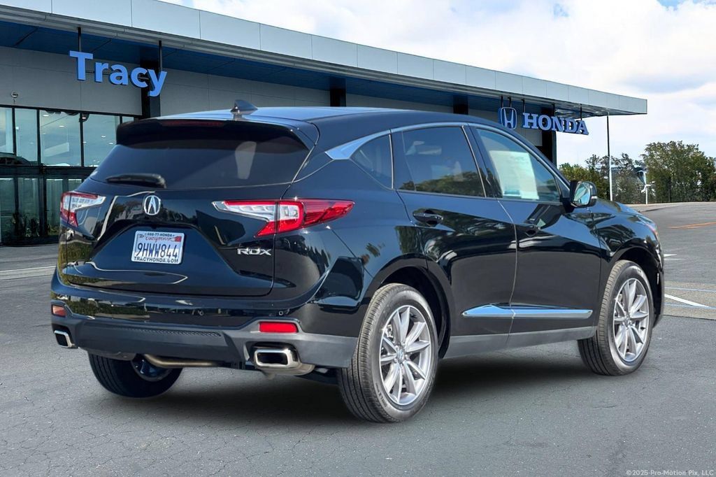 Used 2023 Acura RDX w/ Technology Package FWD image 6