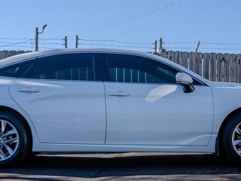 Used 2020 Toyota Avalon XLE image 6
