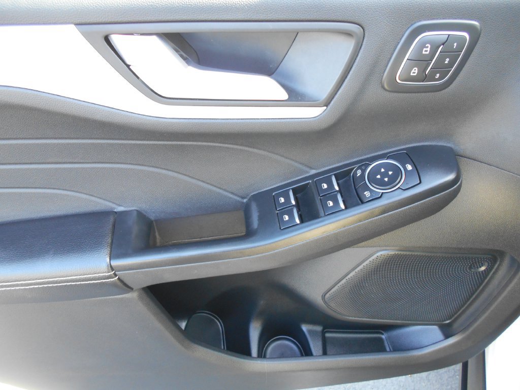 Used 2025 Ford Escape Platinum AWD/4WD image 5