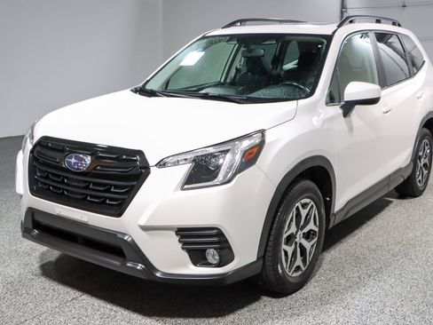 Used 2022 Subaru Forester Premium AWD/4WD image 32