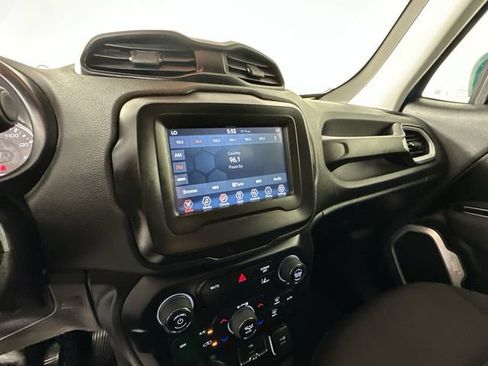 Certified 2021 Jeep Renegade Latitude w/ Convenience Group AWD/4WD image 25