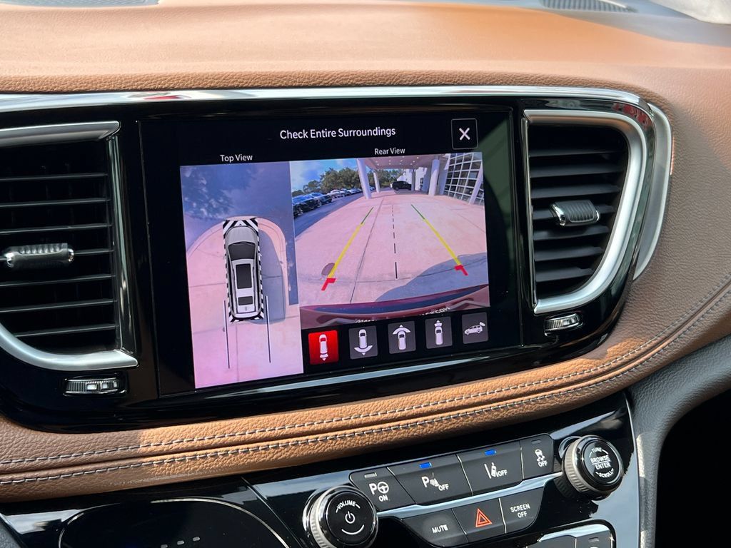 Used 2021 Chrysler Pacifica Limited w/ Uconnect Theater Family Group FWD image 48