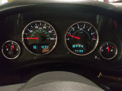 Used 2014 Jeep Wrangler Unlimited Sahara w/ Dual Top Group image 23