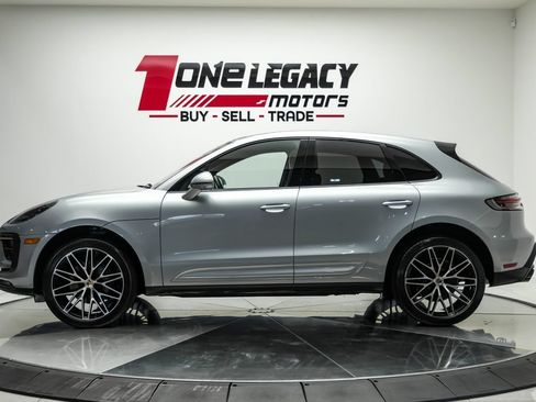 Used 2024 Porsche Macan AWD/4WD image 15