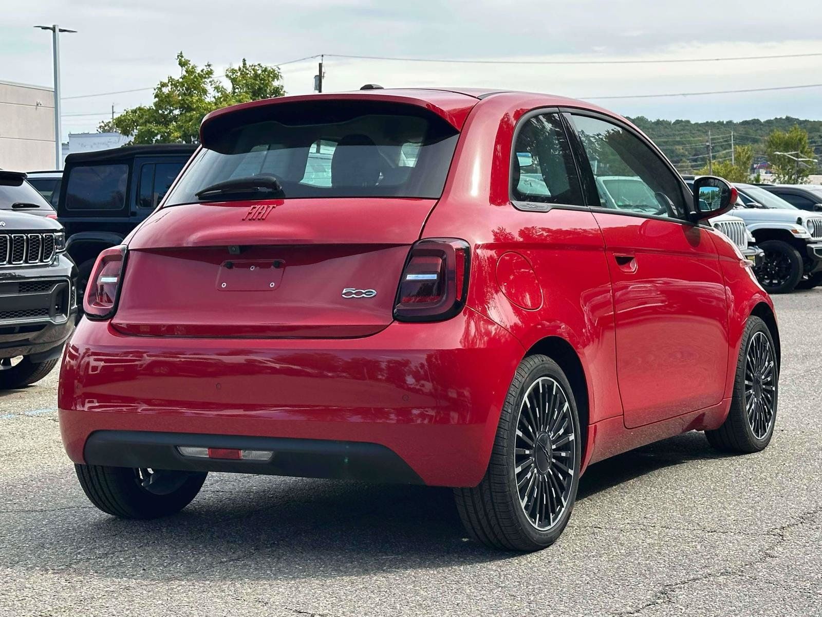 Used 2024 FIAT 500 e (RED) FWD image 11