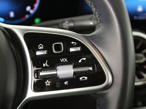 Used 2023 Mercedes-Benz GLB 250 image 30