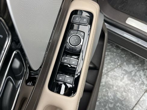 Used 2024 Lincoln Aviator Reserve w/ Equipment Group 201A image 10