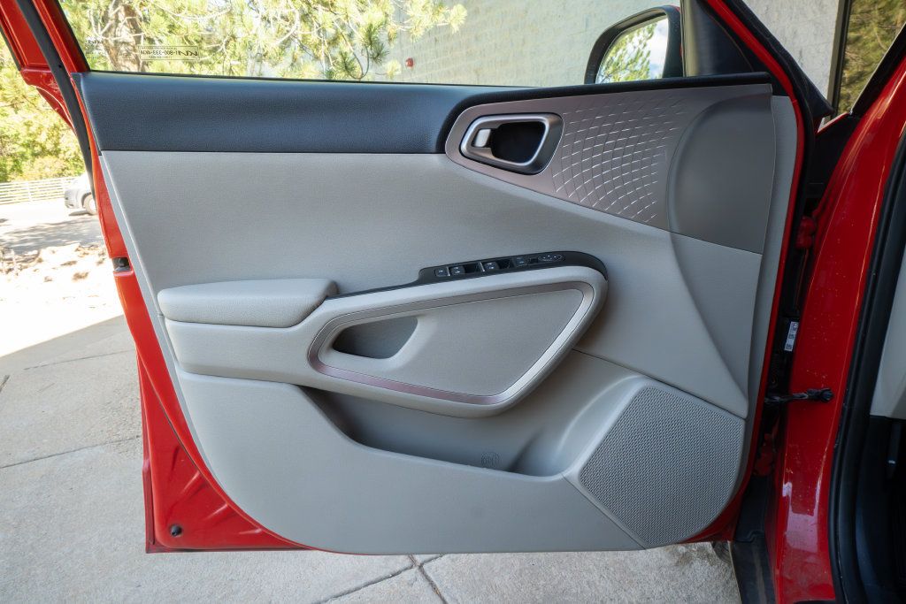 Used 2023 Kia Soul LX FWD image 7