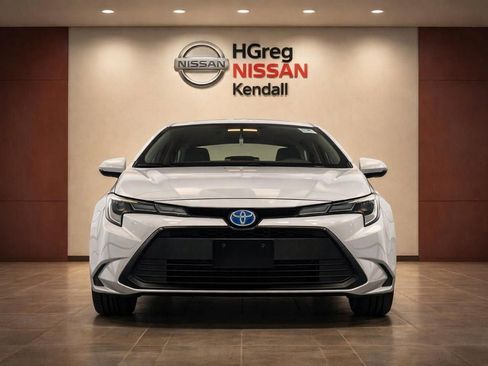Used 2025 Toyota Corolla LE FWD image 5