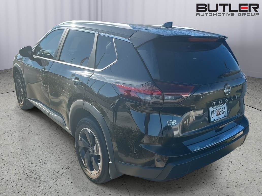 Used 2026 Nissan Rogue SV w/ SV Premium Package FWD image 2