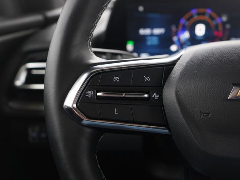 Used 2024 Chevrolet Traverse LT image 28