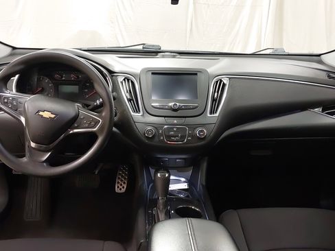 Used 2017 Chevrolet Malibu LT FWD image 26
