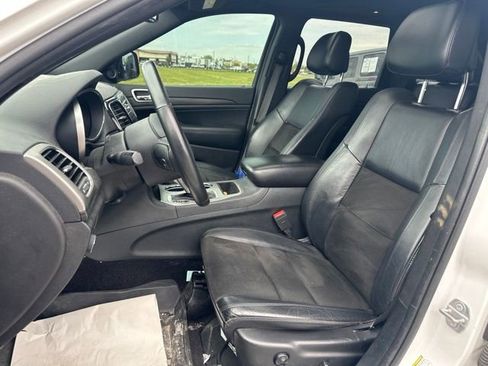 Used 2019 Jeep Grand Cherokee Altitude AWD/4WD image 16